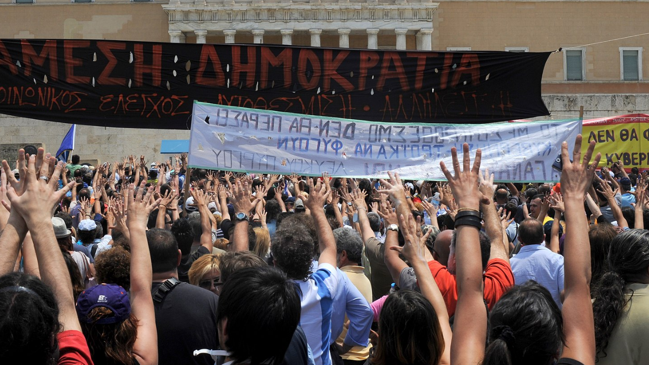 Yunanistan'da Sakın Elinizle Beş Yapmayın! Bambaşka Bir Anlama Geliyor...