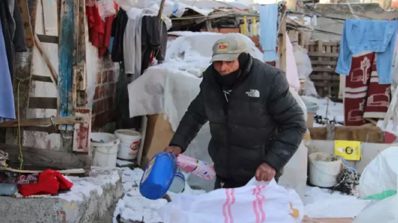 Bayrak Biriktiren Amca 2