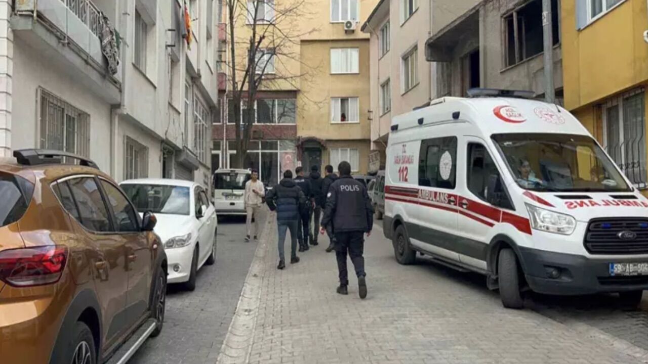 Kiyafetleri̇n Arasinda Ölü 2