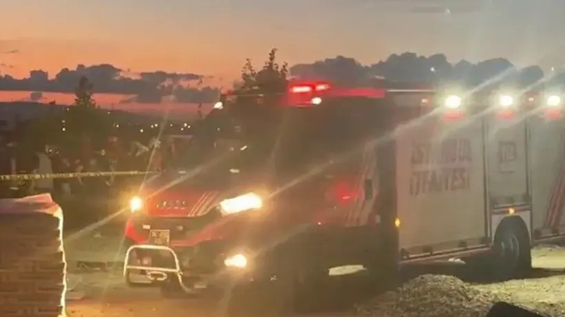 Büyükçekmece'de Toprak Kayması: Göçük Altında Kalanlar Var