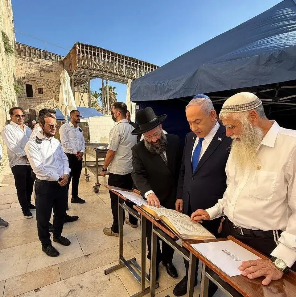 Kudüs'te kutsal mekana saldırı! Netanyahu ve bakanlar Burak Duvarı'na baskın düzenledi-5