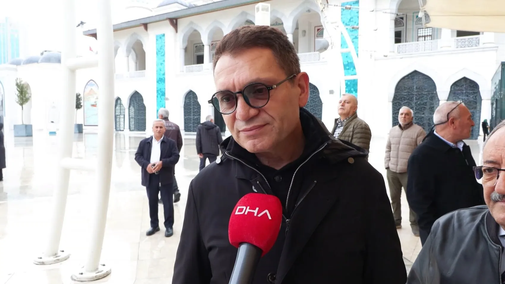 Torununu kurtarmak için pijama ile sokağa fırladı: Selin yuttuğu Turgut Dursun son yolculuğuna uğurlandı