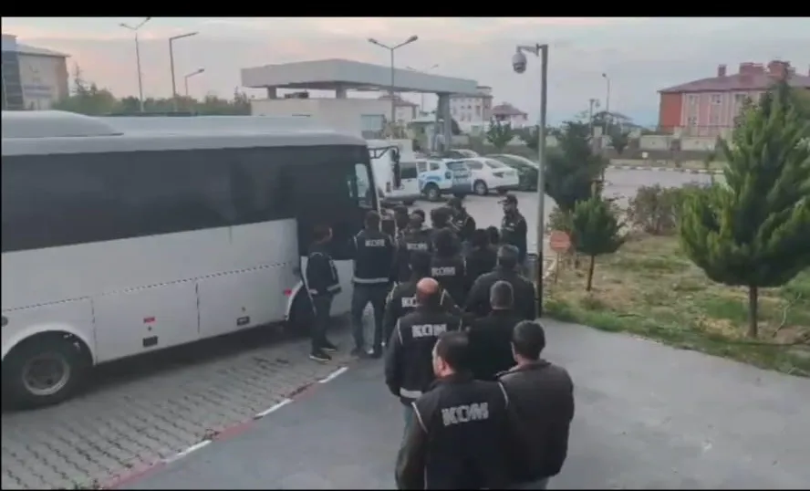 Van'da şafak vakti operasyon: Tefecilik çetesinin cephaneliği deşifre oldu