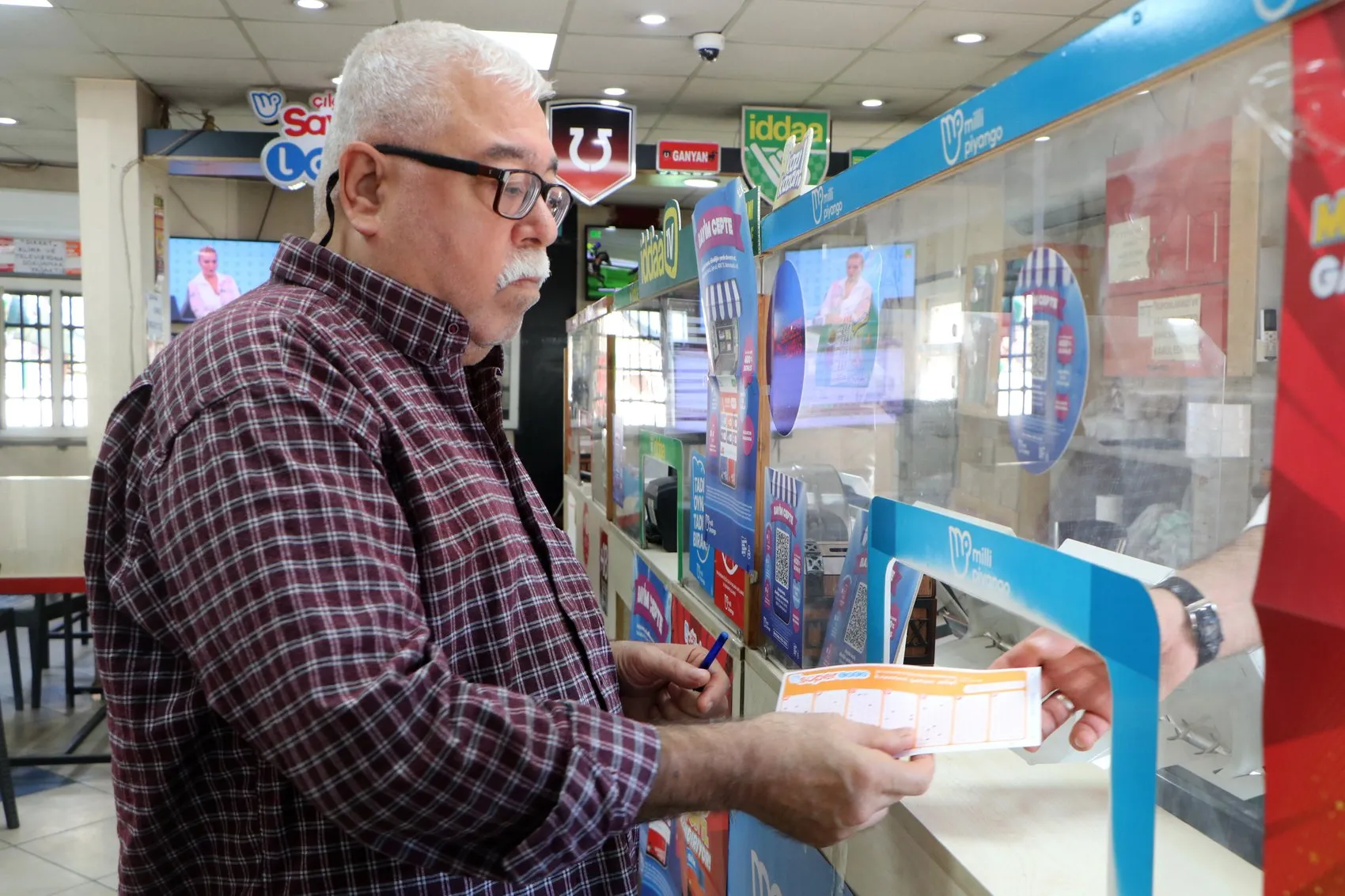 Adana'da 740 milyonluk hayal yarışı: Şansını deneyen bayilere koşuyor
