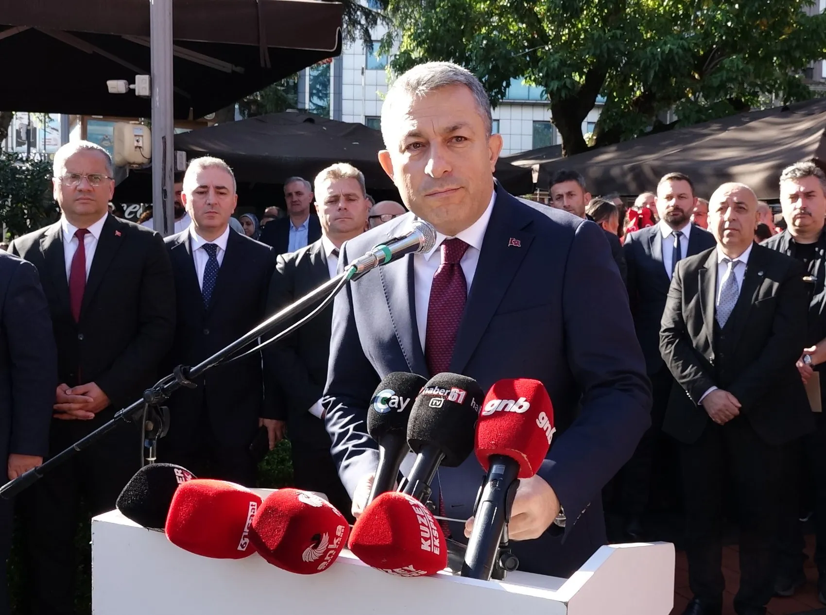 Trabzon'da Cumhuriyet coşkusu: Dev bayrakla horonlu kutlama