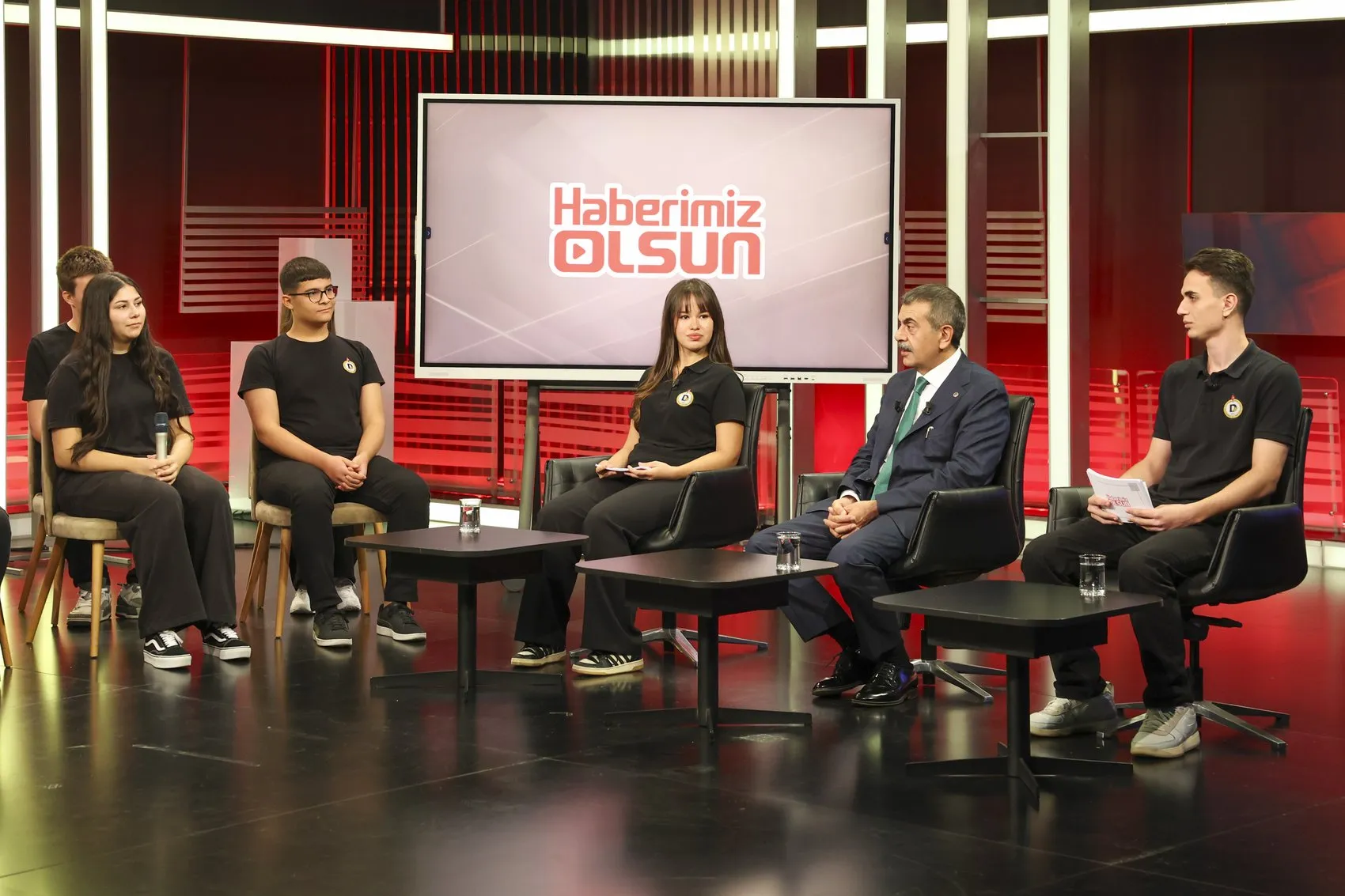 Bakan Tekin'den genç iletişimcilere tam destek: Medyanın geleceği bu sıralarda şekilleniyor