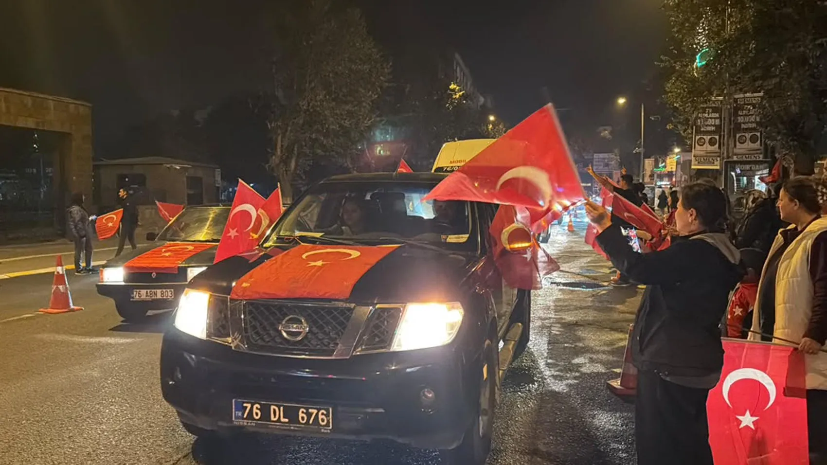 Iğdır sokaklarında 103 araçlık dev Cumhuriyet coşkusu