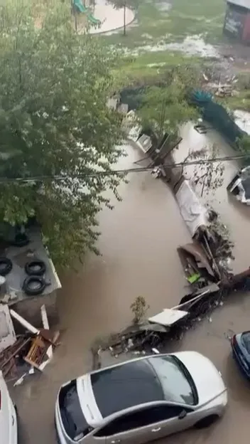 Diyarbakır'da sağanak kabusu: Köprüler yıkıldı, yollar çöktü