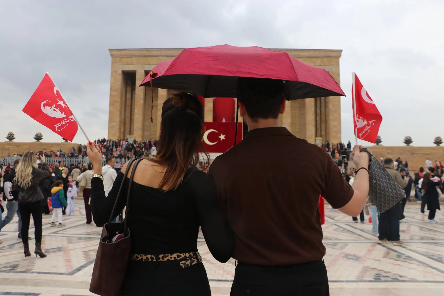 Başkentte sağanak yağmur bile engel olamadı: Anıtkabir'de 29 Ekim seli