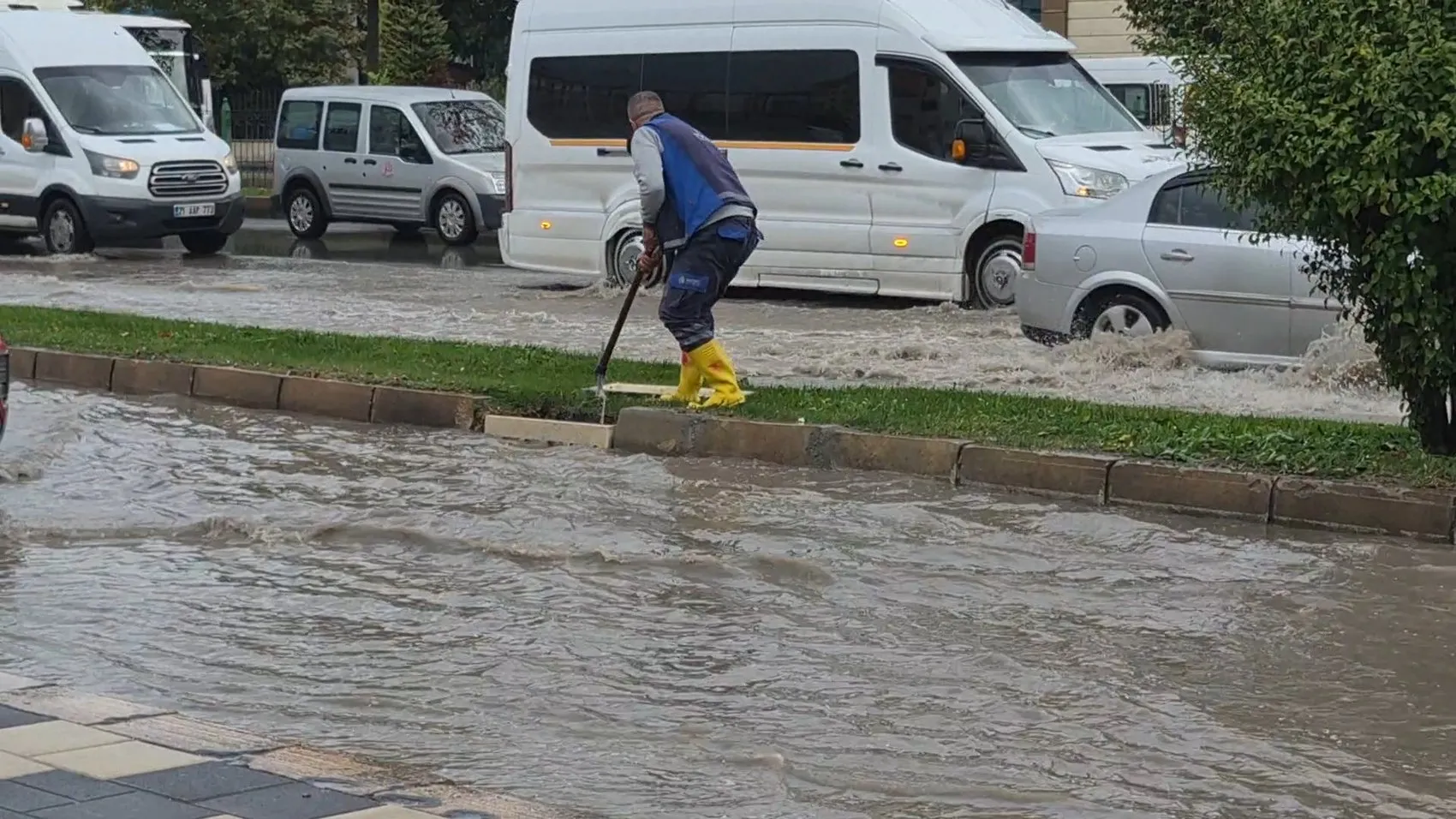Malatya'da 15 dakikalık kabus: Şehir trafiği felç oldu