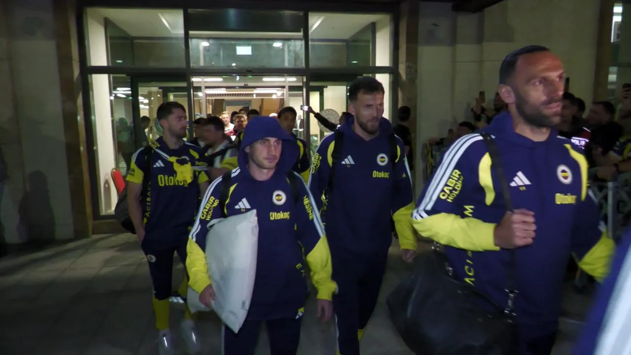 Fenerbahçe Rize'de: Sarı-lacivertli kafileyi coşkulu bir kalabalık karşıladı