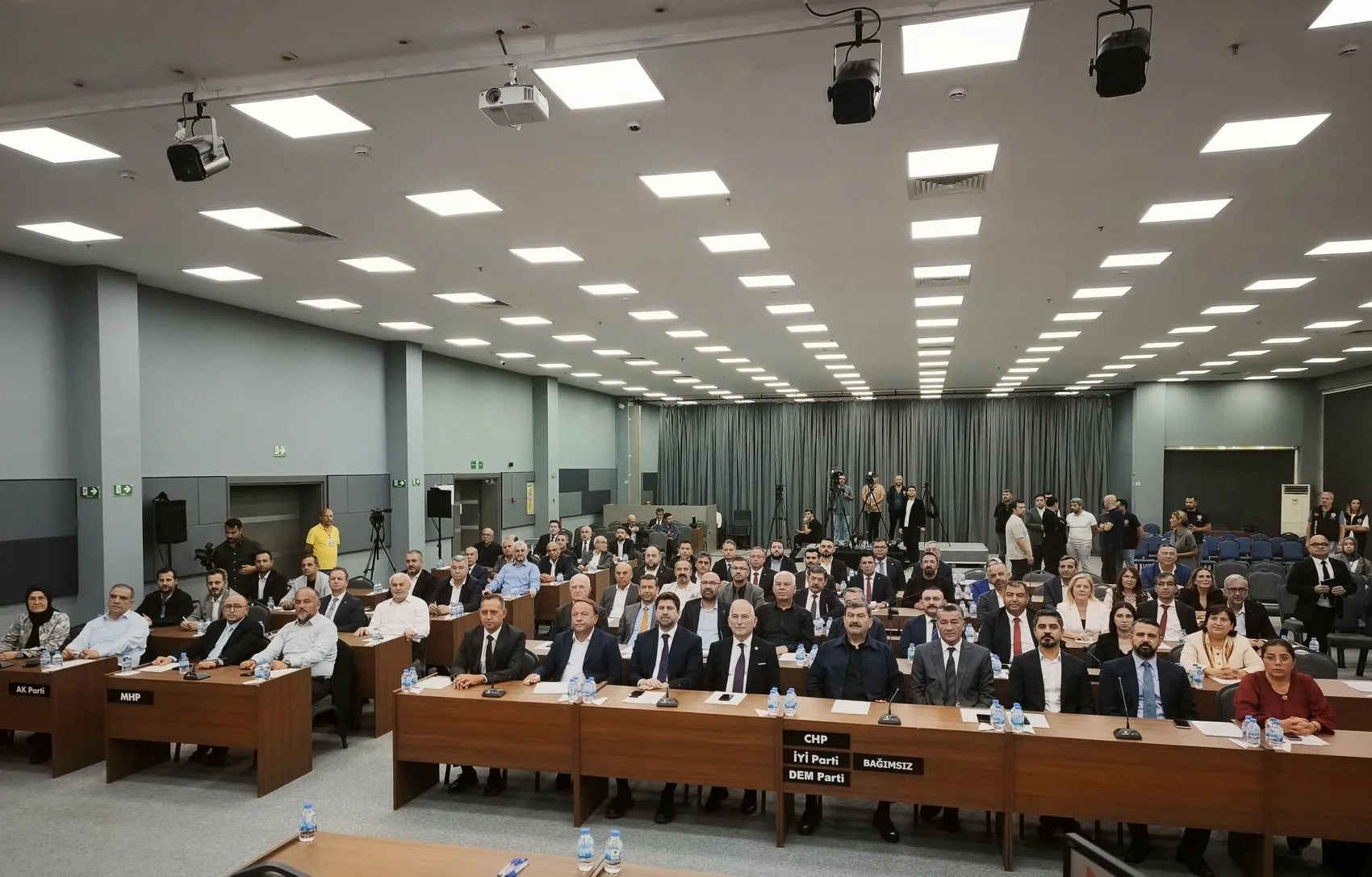 Mersin'de kritik oylama: Belediye yönetiminde yeni dönem başladı