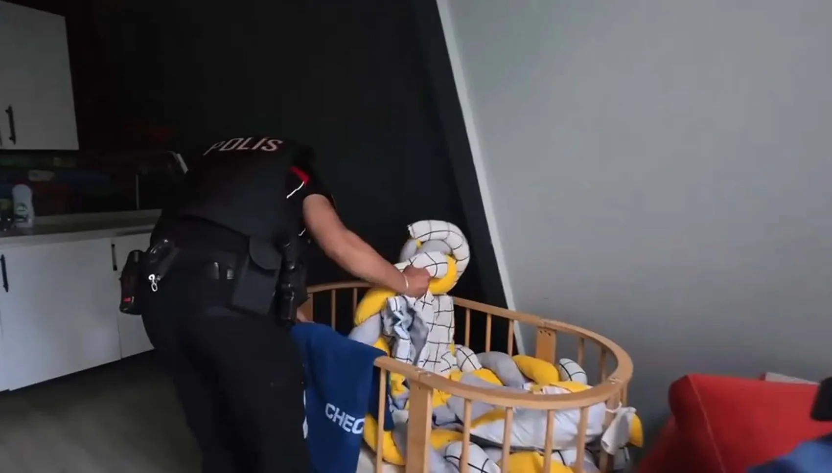 Dokuz yıllık kaçış bungalov evde bitti: On altı ayrı suçtan aranıyordu