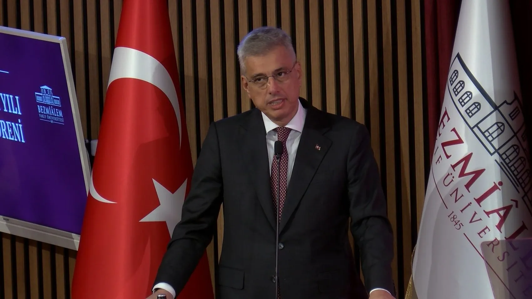 Bakan Memişoğlu'ndan gençlere çağrı: Sağlıkta yeni bir devrim için laboratuvarlara girin