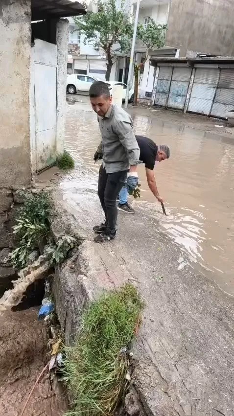 Cizre'de gökyüzü boşaldı: Şehir merkezinde hayat durma noktasına geldi