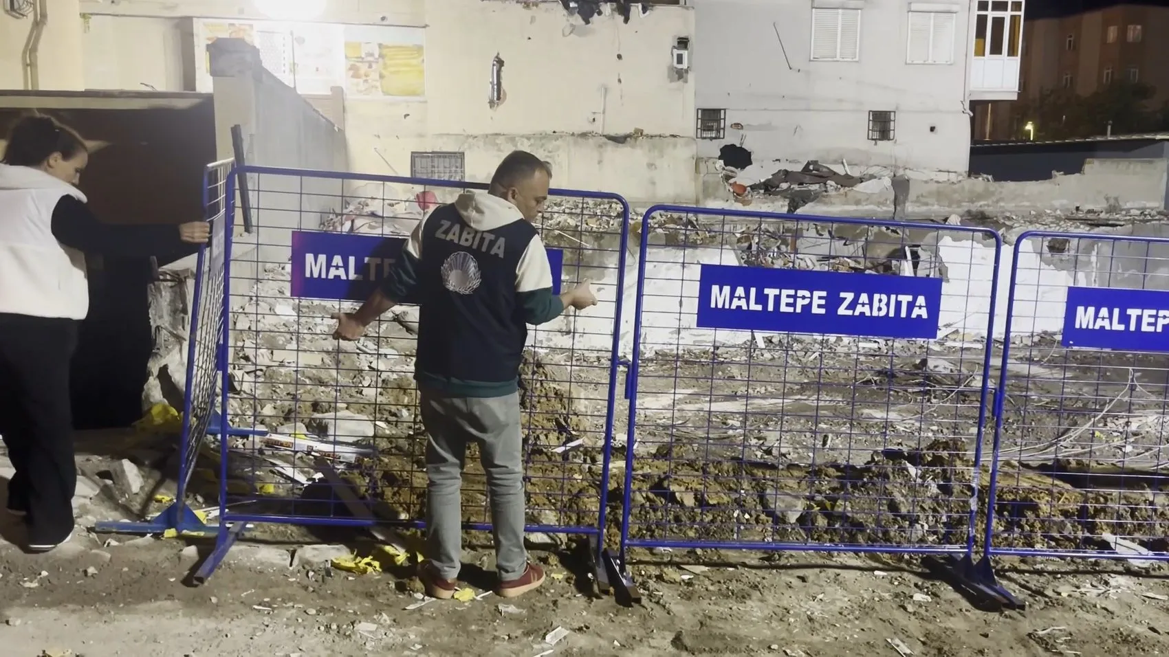 Maltepe'deki acı dolu bekleyiş sona erdi: Enkazdan geriye sadece boş bir arsa kaldı