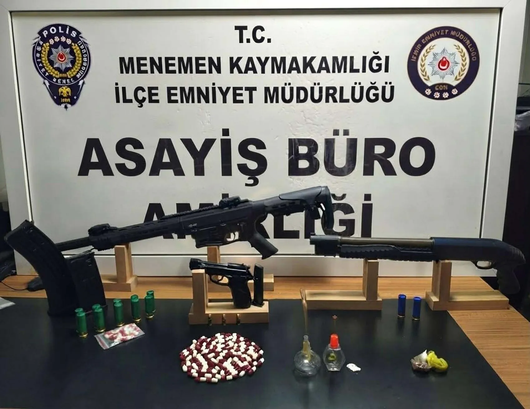 Menemen'de şafak vakti uyuşturucu darbesi: 42 kişi kıskıvrak yakalandı