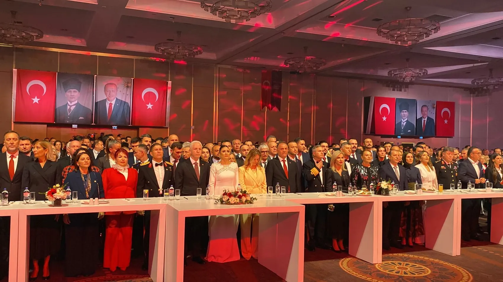 İstanbul'da Cumhuriyet Coşkusu: Valilik Ev Sahipliğinde Görkemli Kutlama