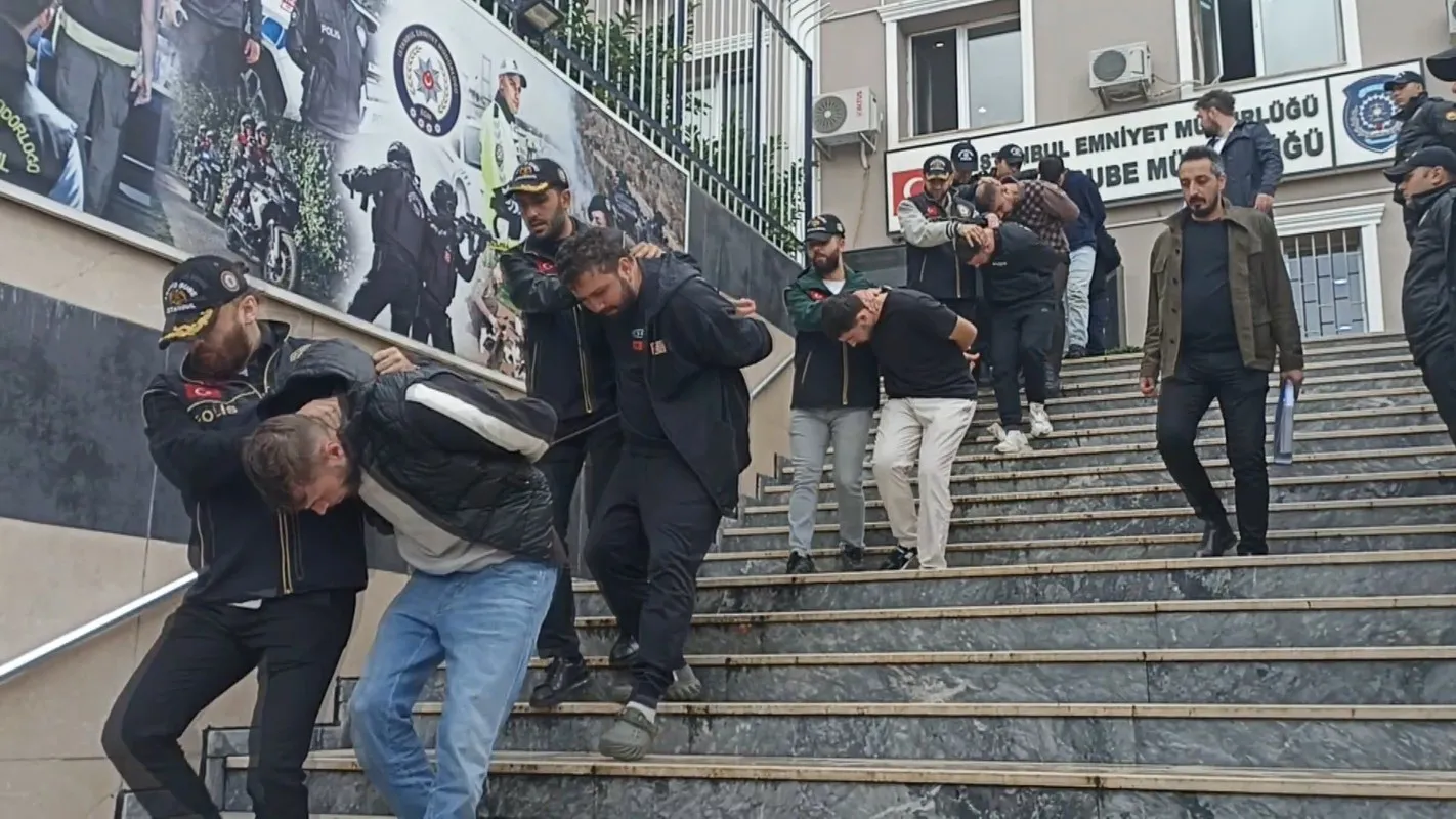 Almanya'yı 4 milyon avro dolandıran rapçi, estetik ameliyat masasında yakayı ele verdi