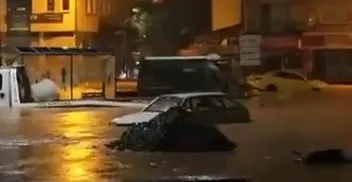 Armutlu'da dehşet anları: Sel suları hem aracı hem vatandaşı yuttu