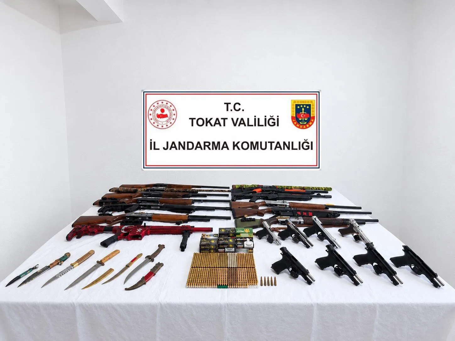 Tokat genelinde eş zamanlı baskın: Silah kaçakçılarına ağır darbe