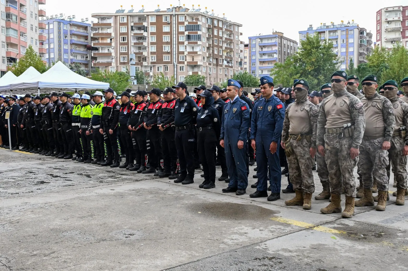 Diyarbakır Emniyeti'nde hüzünlü veda: Görevi başında hayatını kaybeden polis memuru son yolculuğuna uğurlandı