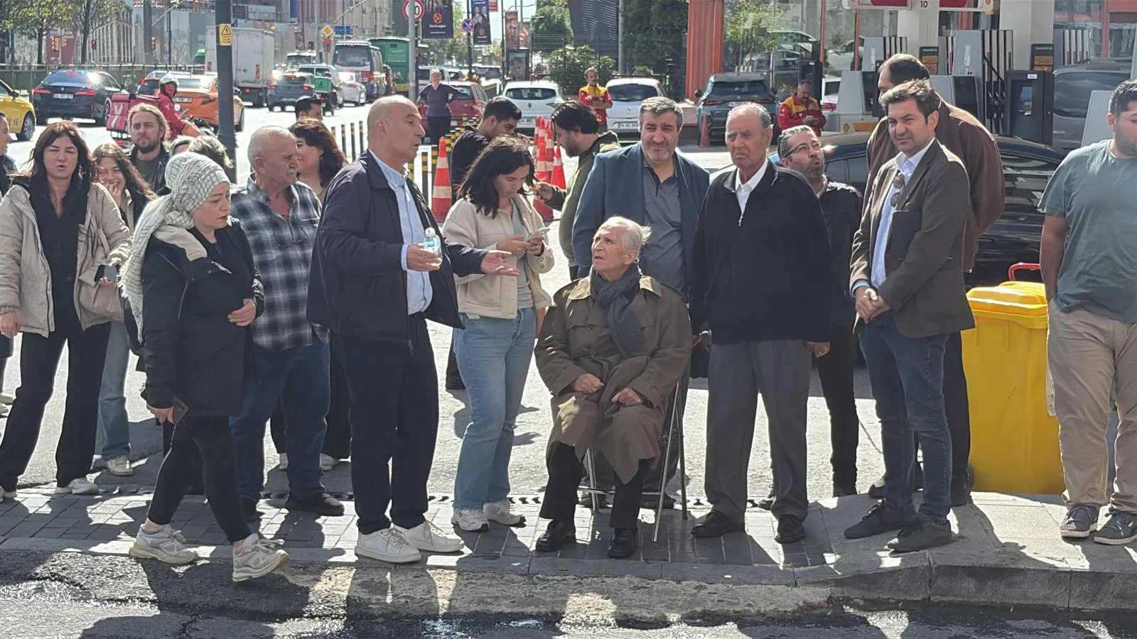 Beşiktaş'ta korku dolu anlar: Dans akademisinden yükselen dumanlar binayı esir aldı
