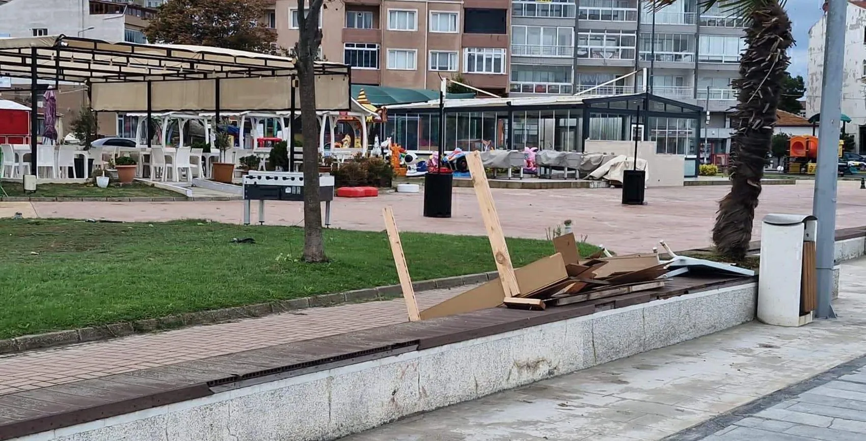 Marmaraereğlisi'nde hayatı durduran fırtına: Sahil şeridinde büyük hasar