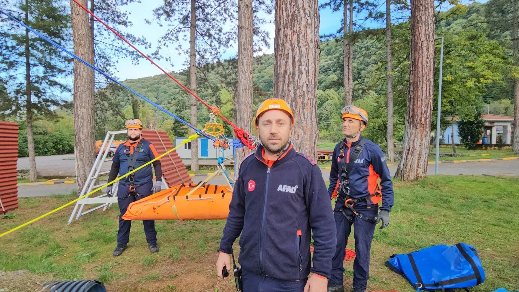 Sel sularının ortasında ninniyle gelen huzur: AFAD amirinin şefkatli kurtarışı