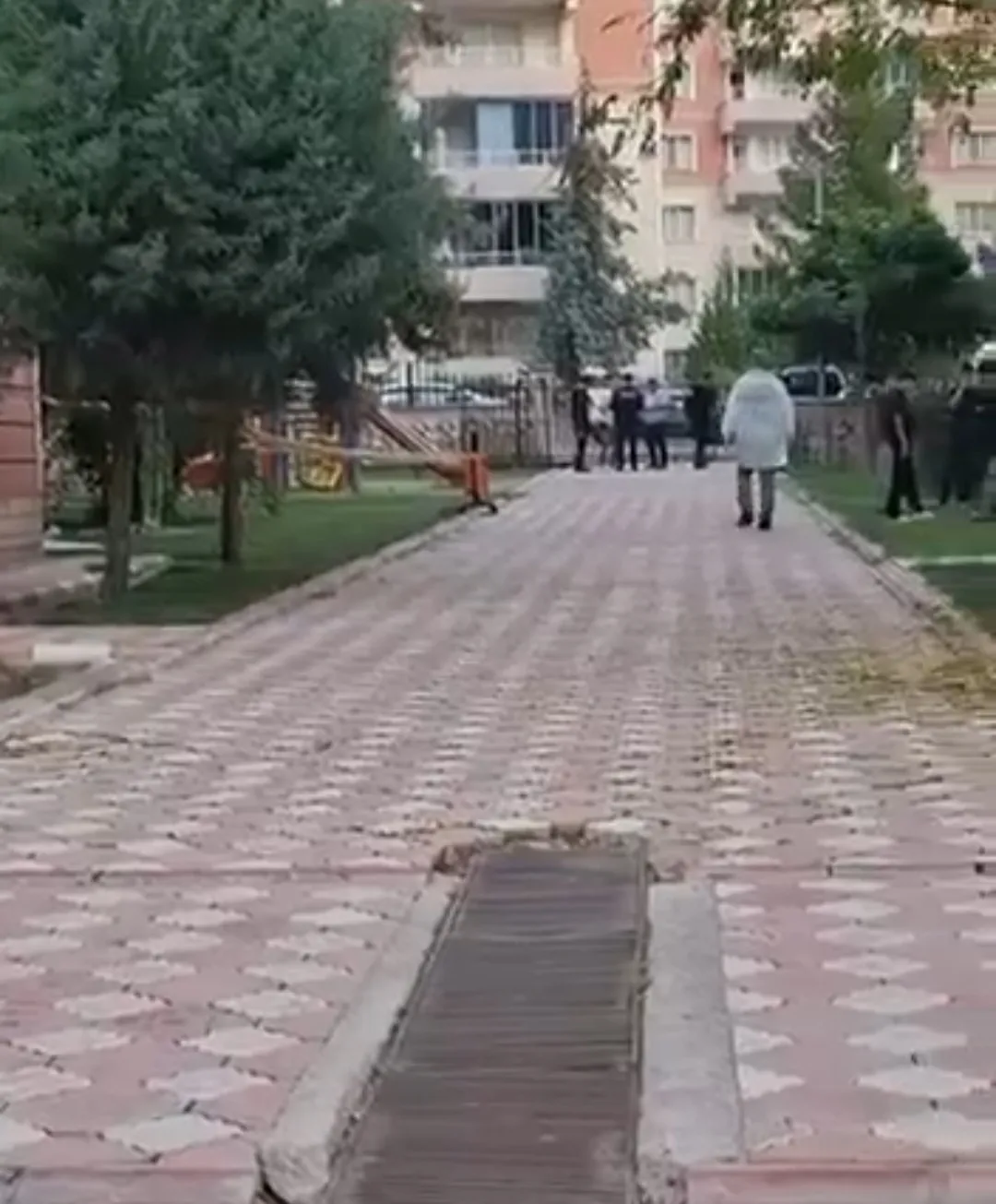 Batman'da ev temizliği faciayla bitti: Balkondan düşen genç kadın kurtarılamadı