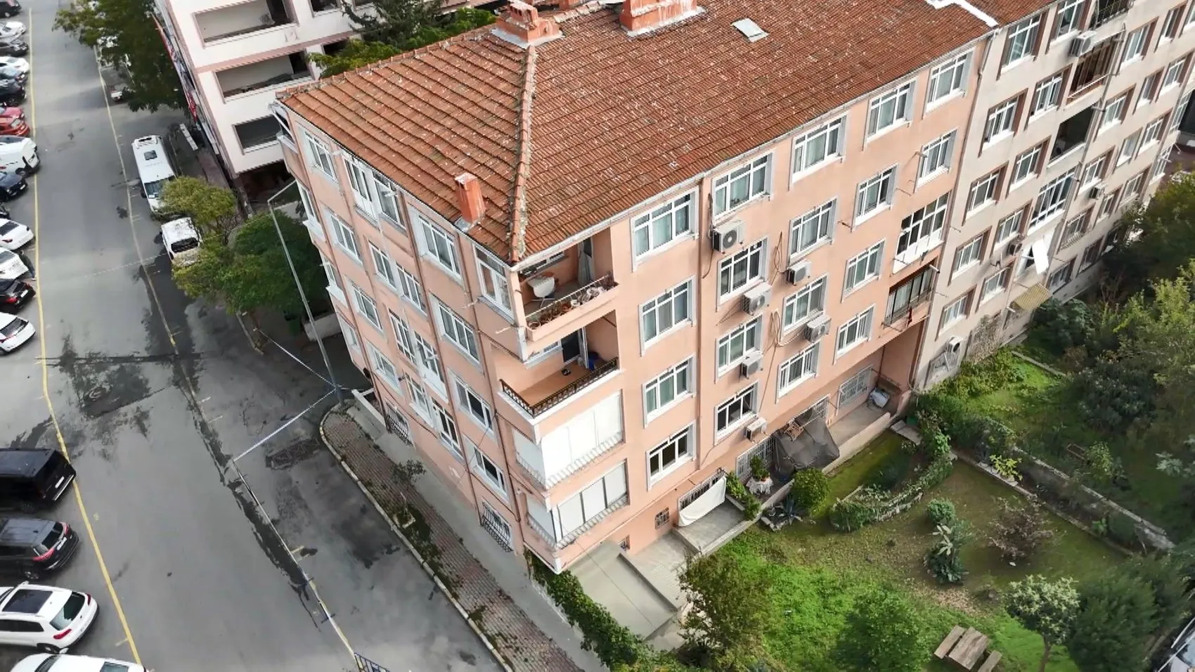 Eyüpsultan'da kolon dehşeti: 51 yıllık binadan gelen o ses faciayı önledi