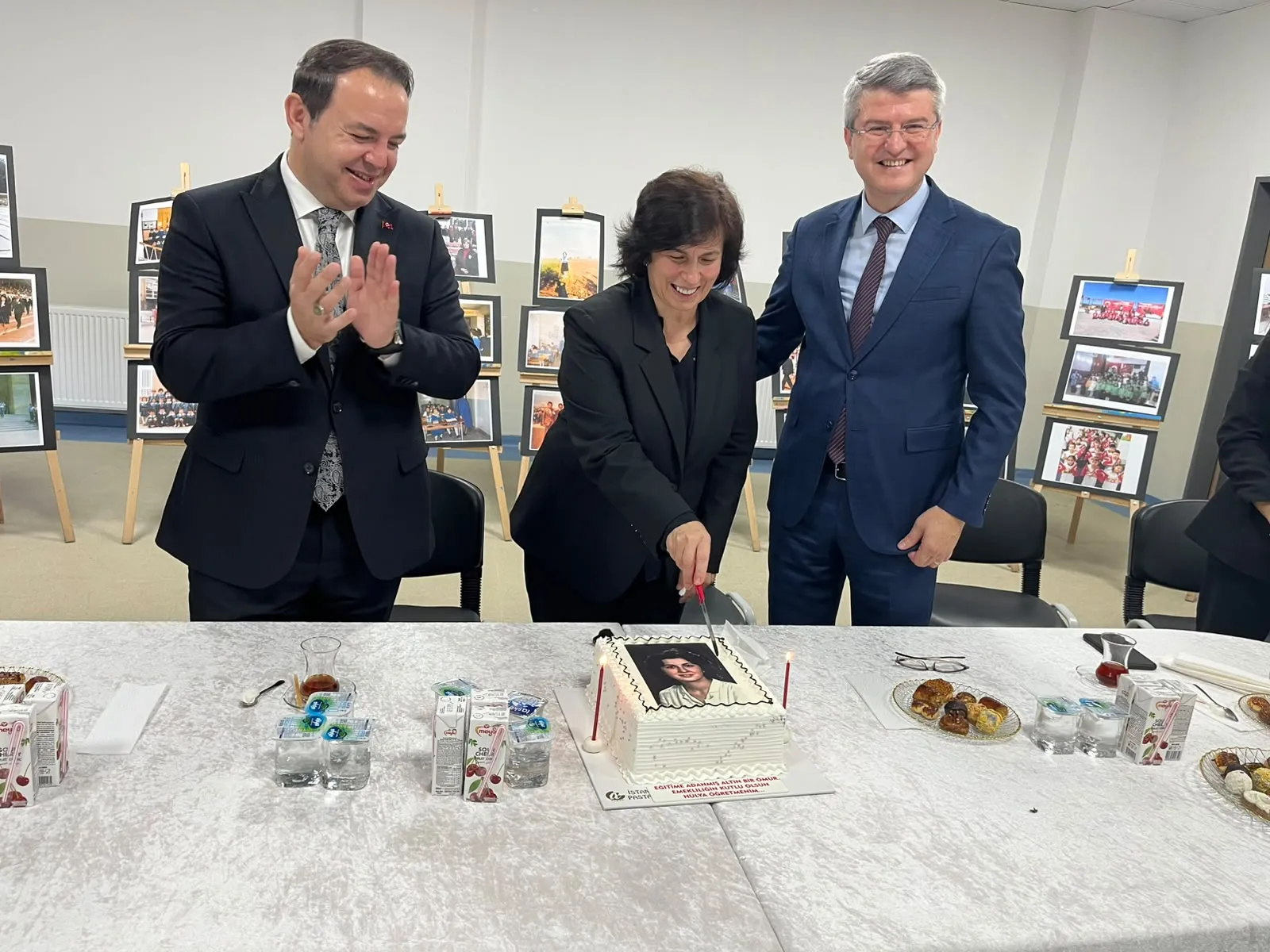 Bir ömür aynı okulun koridorlarında geçti: 40 yıllık vedada gözyaşları sel oldu