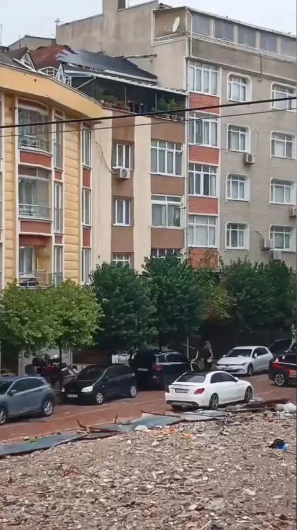 Zeytinburnu'nda çatı tamiri faciası: İkinci kez çıktığı çatıdan düşerek can verdi