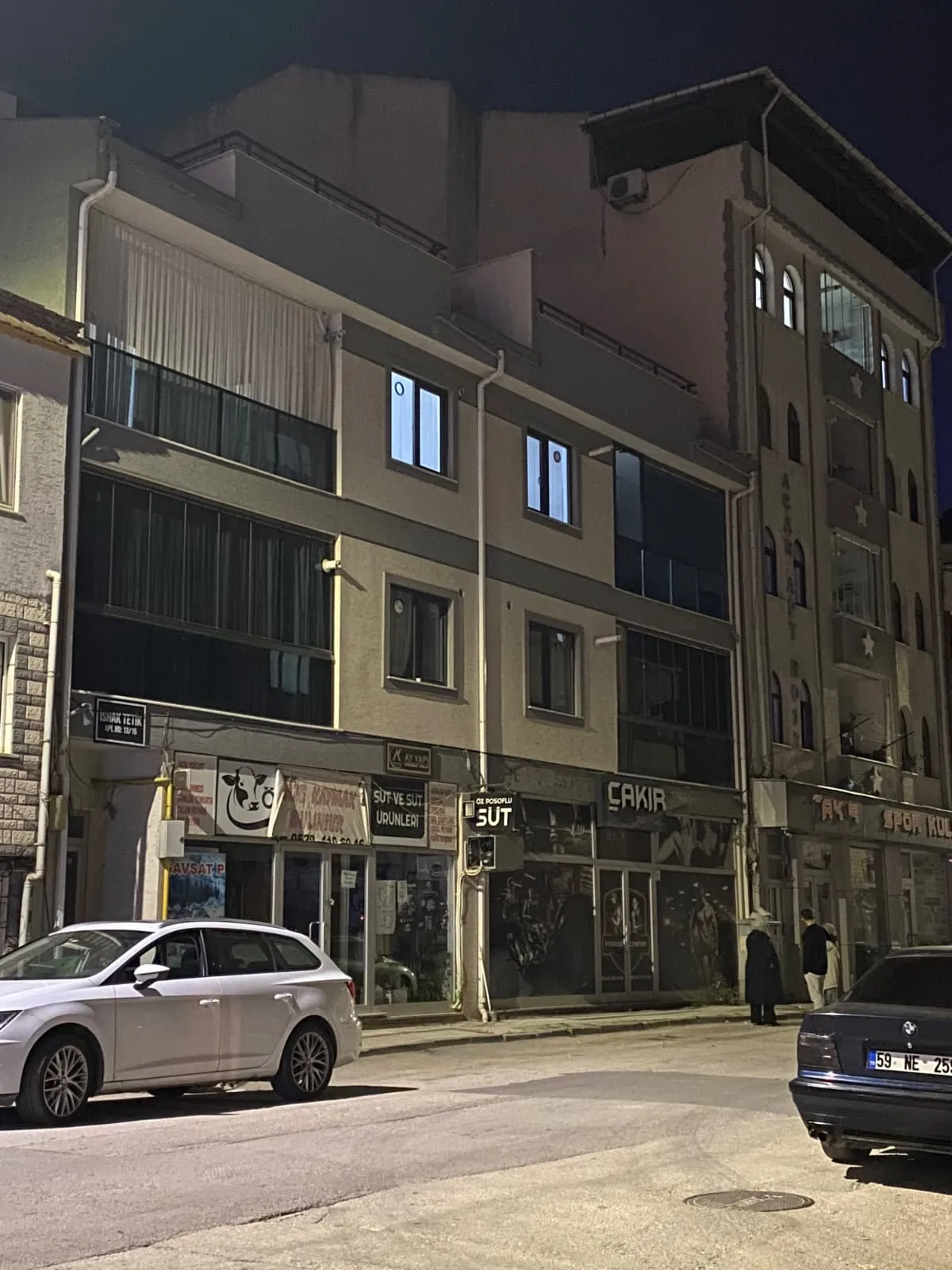 İnegöl'de gece yarısı dehşeti: Balkondan düşen genç yaşam mücadelesi veriyor