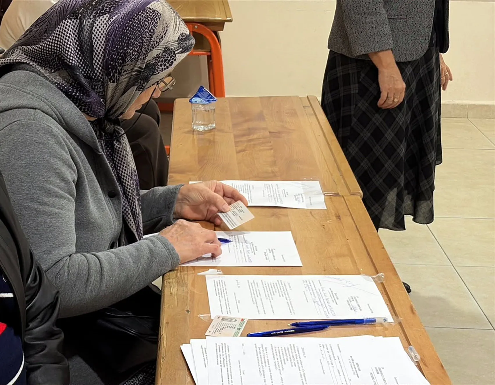 Trakya'da sandık mesaisi: Çifte vatandaşlar Bulgaristan'ın geleceği için oy veriyor