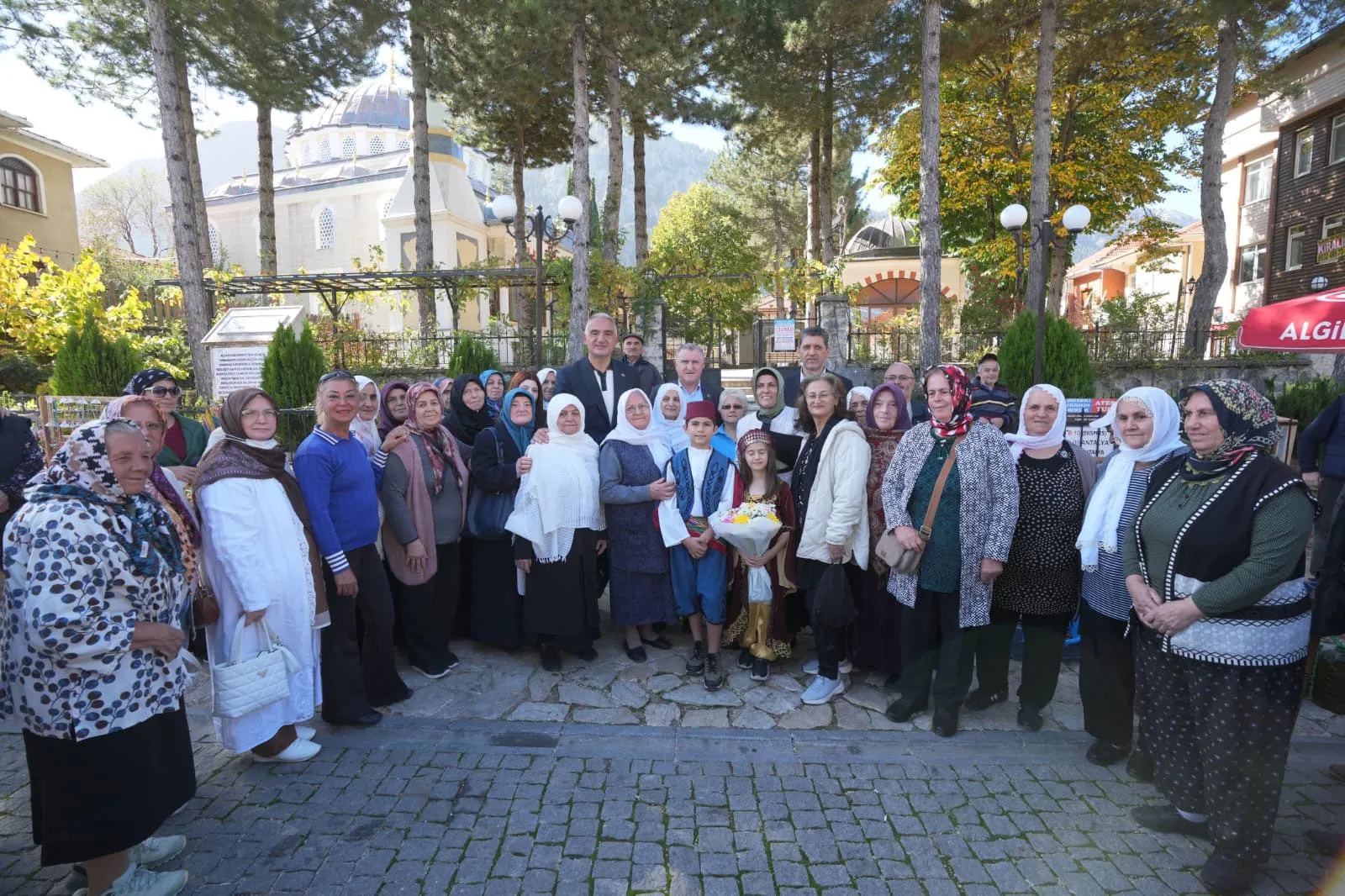 Bakan Ersoy'un baba ocağına vefa borcu: Gençler için 80 kilometrelik engeli kaldırdı