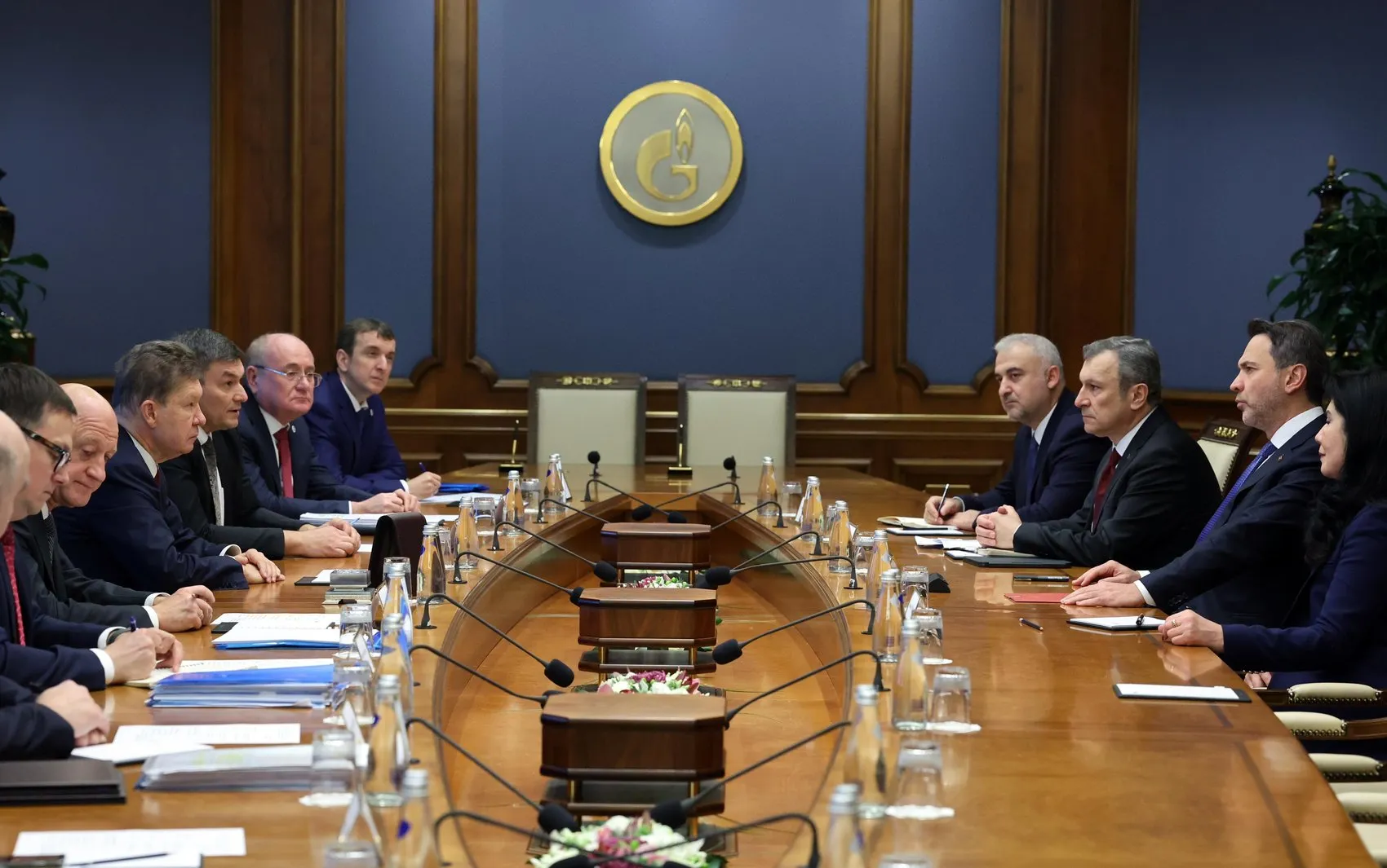 Enerji koridorlarında atıl kapasite alarmı: Bakan Bayraktar'dan küresel piyasalara kritik çağrı
