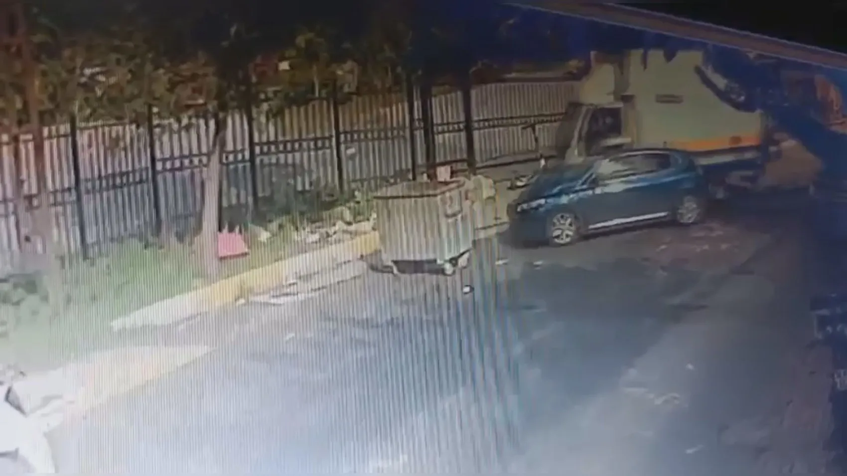 Sarıyer'de trafik kâbusu: Dört aracın karıştığı zincirleme kazanın dehşet anları kamerada