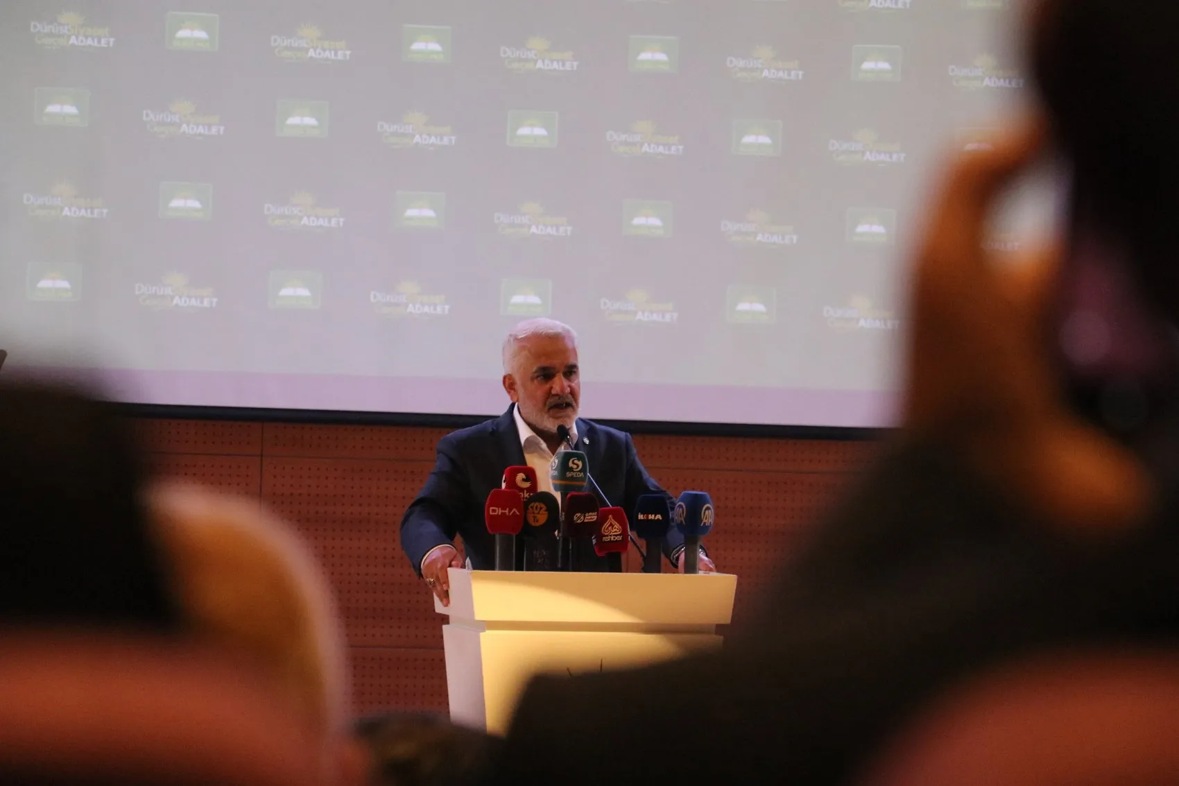 Zekeriya Yapıcıoğlu'ndan Diyarbakır'da Tarihi Çağrı: Silahın Gölgesi Kalkmalı