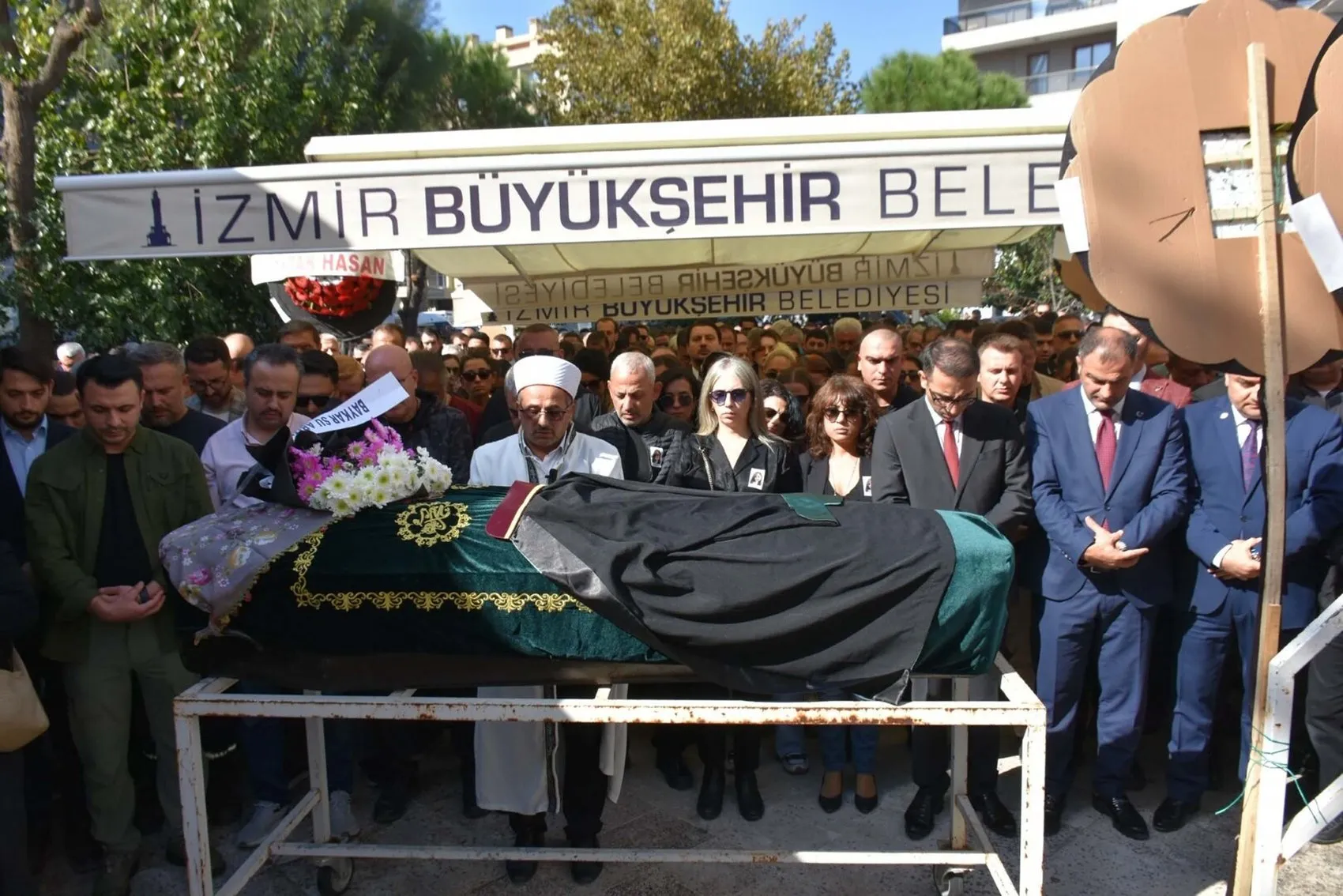 Genç avukatın hayalleri yarım kaldı: Tabutuna giyemediği cübbesi serildi