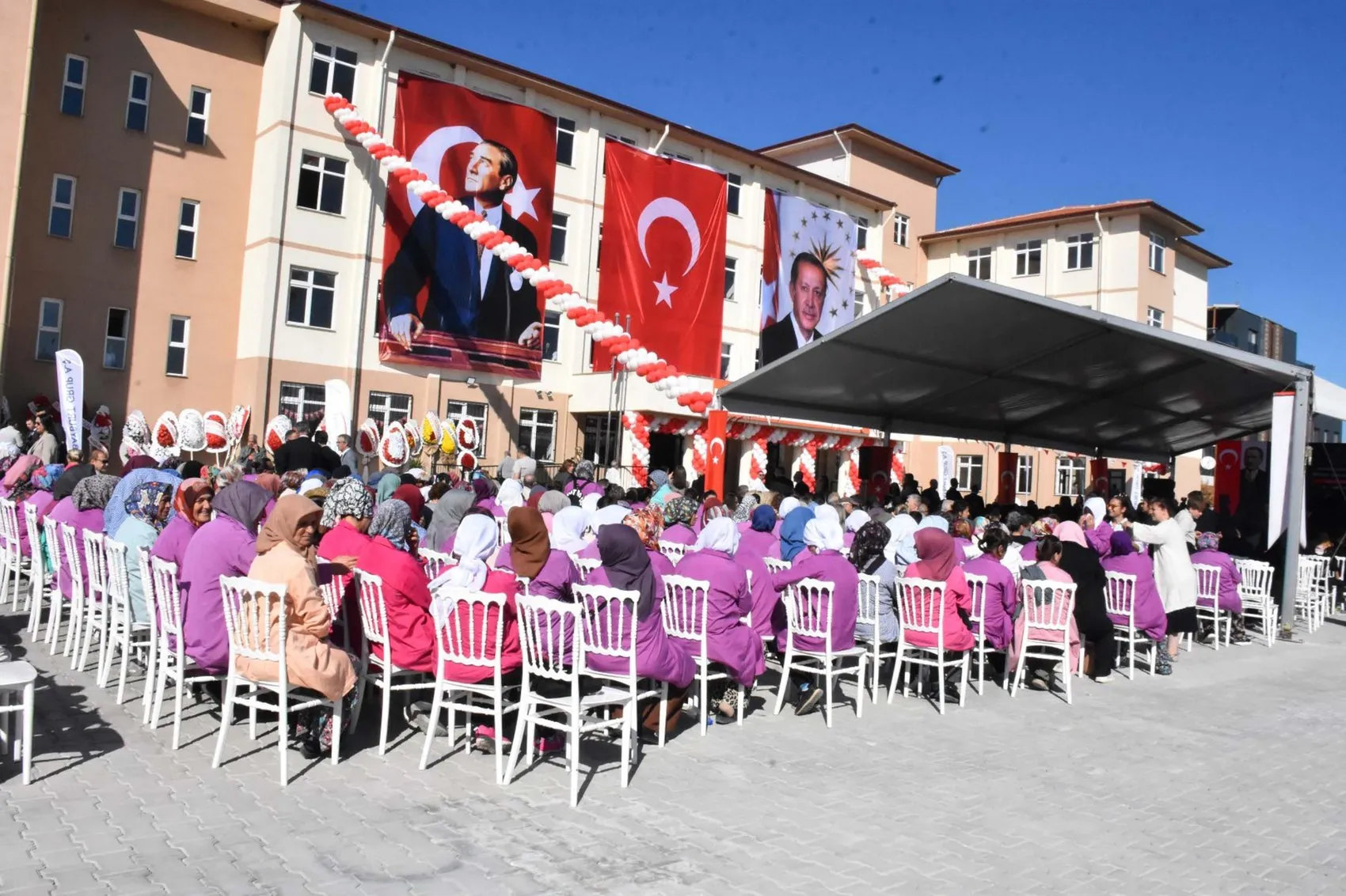 İzmir'de eğitime hayırsever dokunuşu: Bakan Tekin'den yeni okul müjdesi