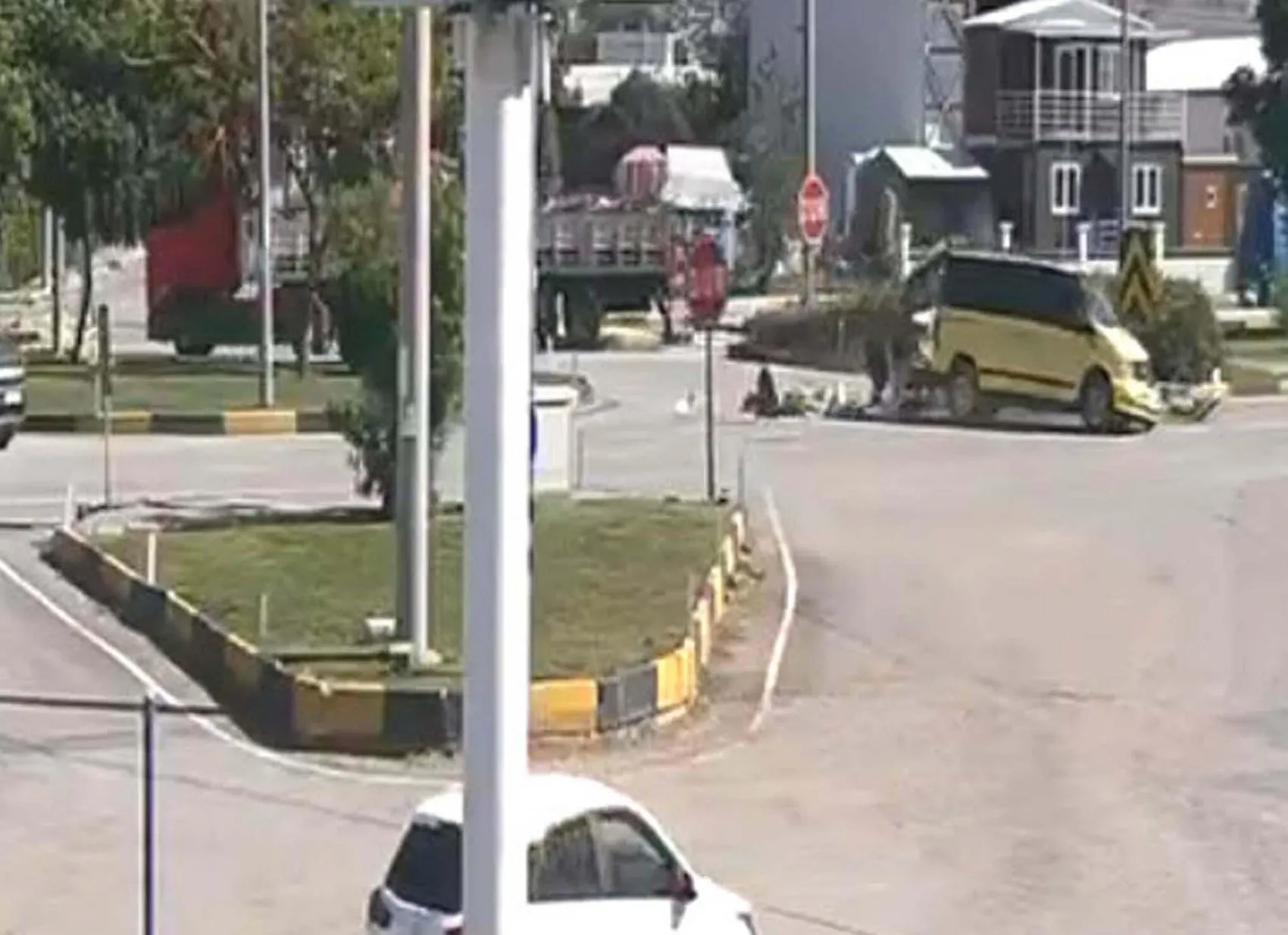 Fethiye'de kavşak dehşeti: Güvenlik kamerası o anları saniye saniye kaydetti