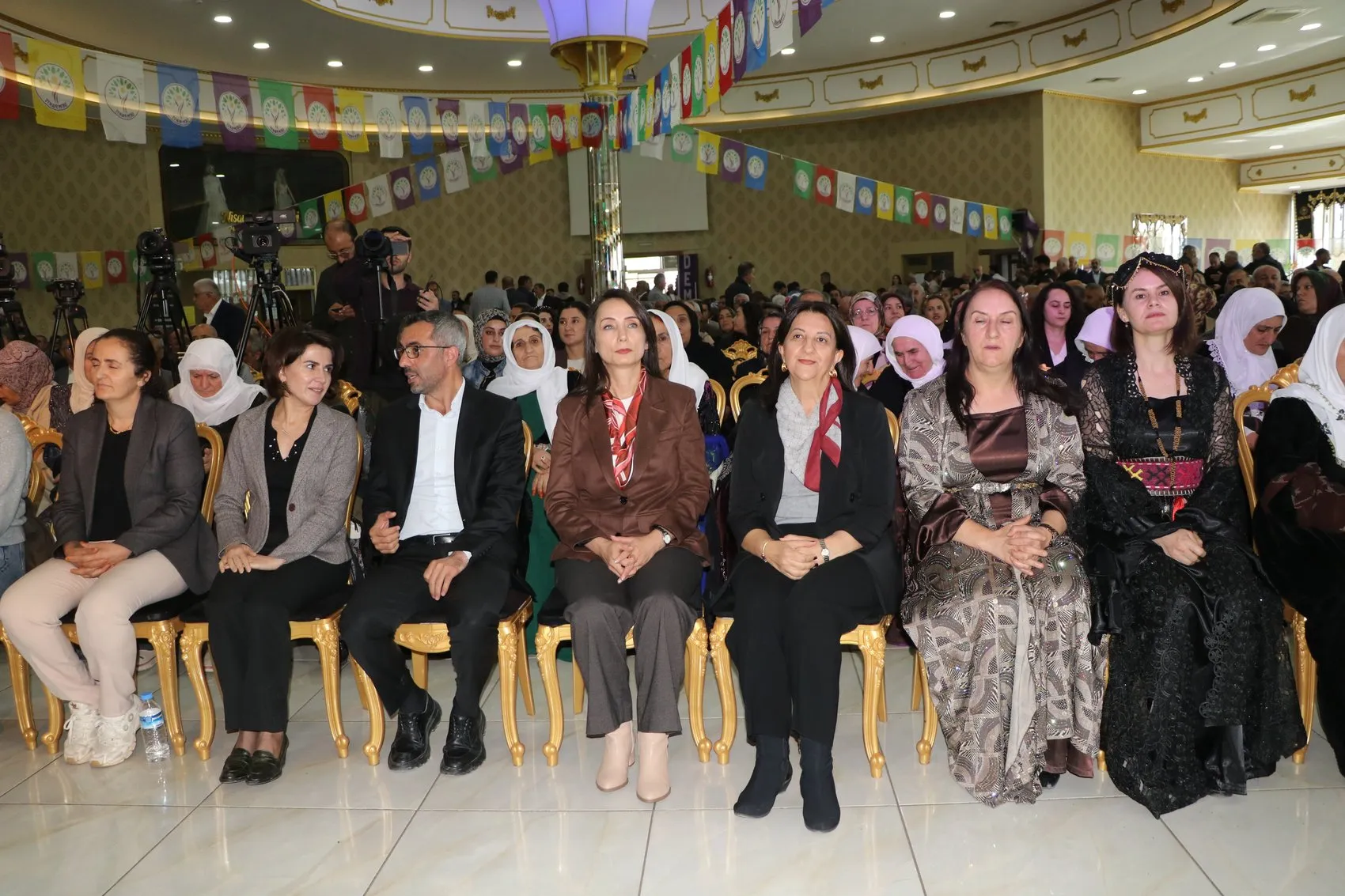 DEM Parti'den kritik çağrı: Toplumsal beklenti için somut adımlar şart