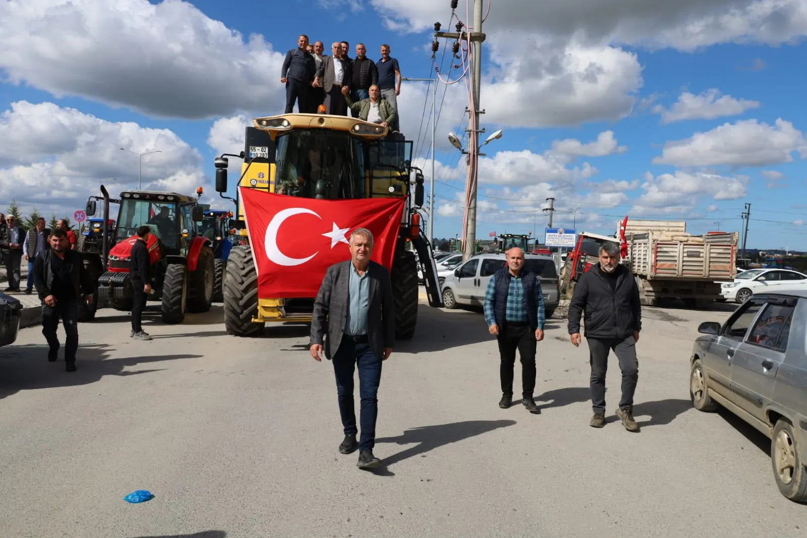Bafra Ovası'nda dev konvoy: Çeltik üreticisi fiyat belirsizliğine karşı kontak açtı