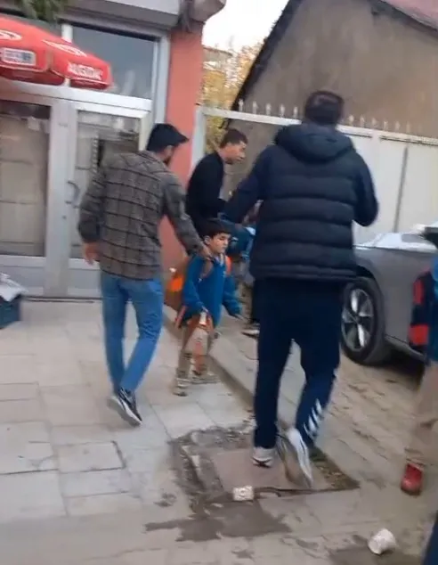 Yüksekova'da yürekleri ağza getiren kaza: Servis şoförü direksiyon başında fenalaştı