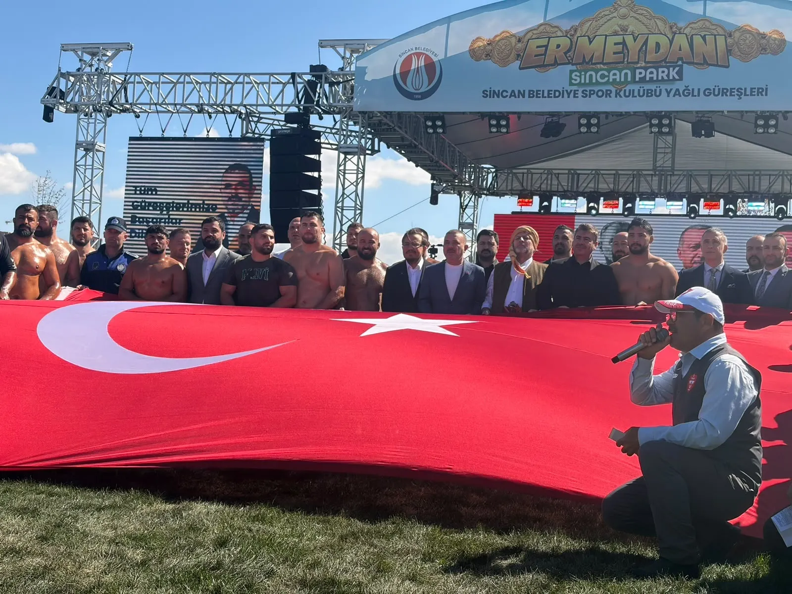 Sincan'da Er Meydanı Geleneği Başladı: 500 Pehlivan Kıyasıya Mücadele Etti