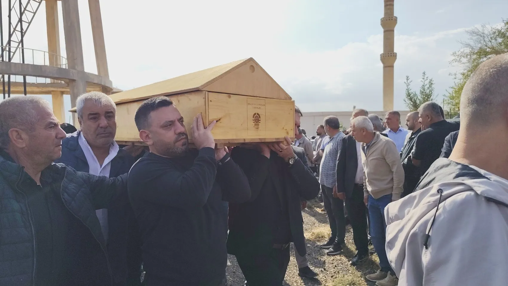 Taziye dönüşü gelen acı haber: Aynı aileden 4'ü çocuk 6 kişi son yolculuğuna uğurlandı