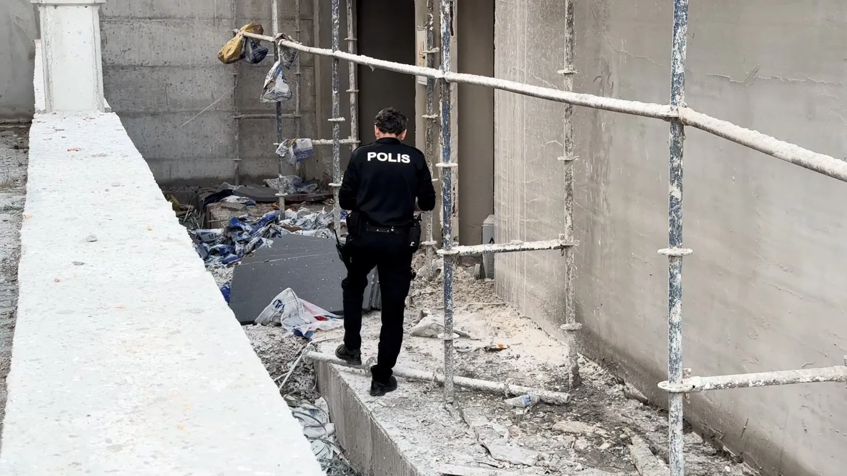 Kütahya'da korkunç kaza: Çatıdan düşen usta ölümle burun buruna geldi