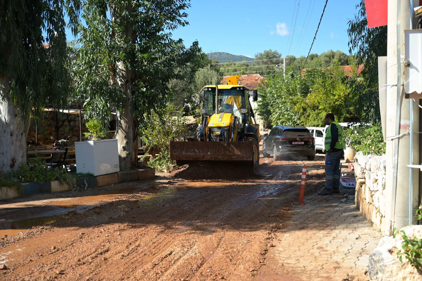 Demre'de kabus dolu saatler: Sel suları hayatı felç etti