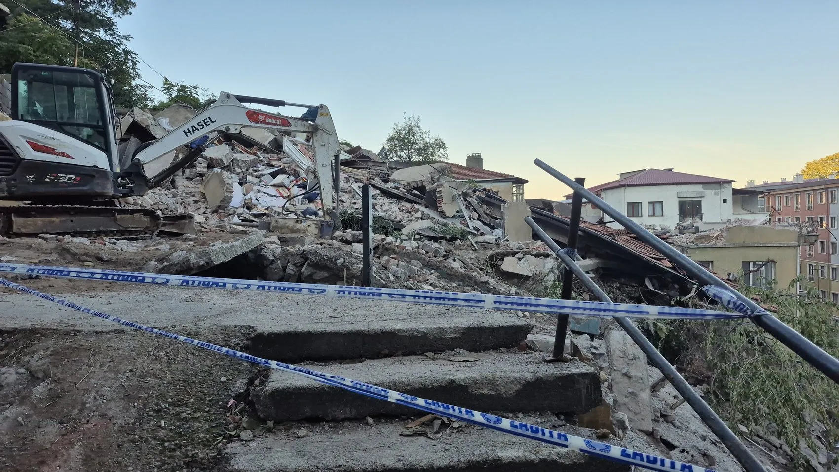 Zonguldak'taki acı yıkım: Türkan Özhan son yolculuğuna uğurlandı